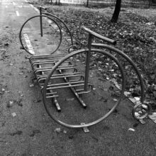 дизайнерска стохка за велосипед стоманена във формата на ретро велосипед